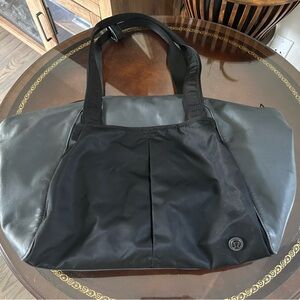 Large Lululemon bag EUC